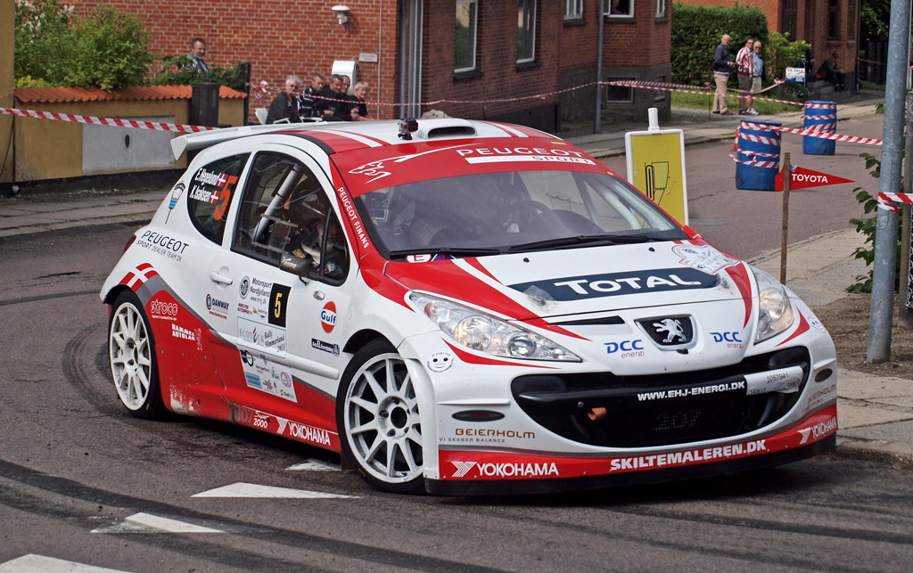 En drengedrøm gik i opfyldelse for Esben Hegelund, da han sammen med co-driveren: Karsten Isaksen vandt generelt i Ecoteck Rally Himmerland 2013
(Foto: Åge Kirketerp Jensen)